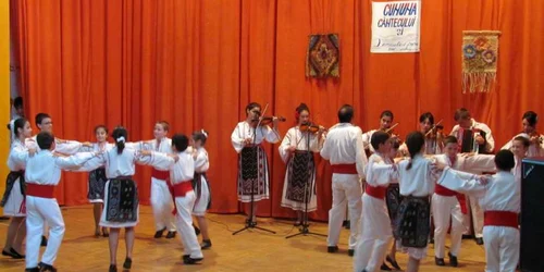 Ansambluri folclorice de copii