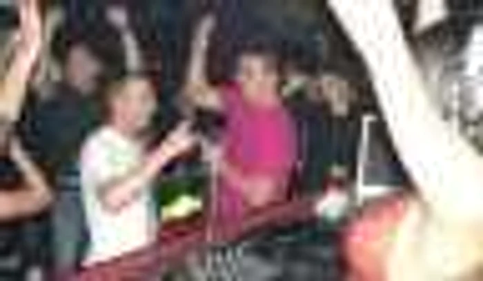 Fotomodelul Voksán Virág, alias DJ Flower a făcut show în Club Bora Bora