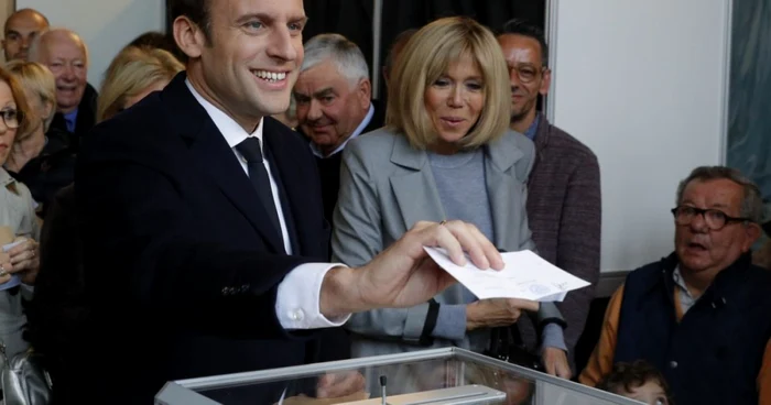 Emmanuel Macron si Brigitte Macron EPA