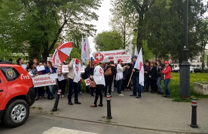 Oamenii au protestat în zona din faţa Palatului Adminstrativ