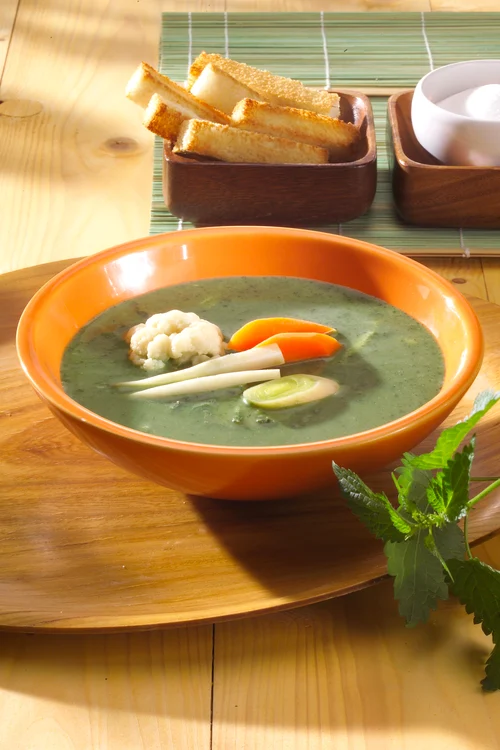 
    Supă de leurdă cu legume  