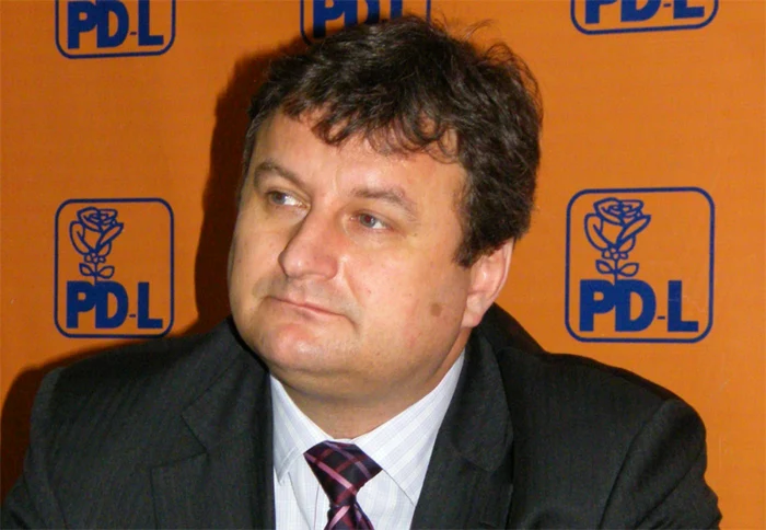 avere senatori deputati