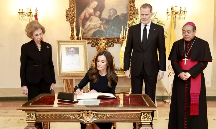 Regele Felipe, Regina Letizia și Regina Sofia Foto Profimedia (2) jpg