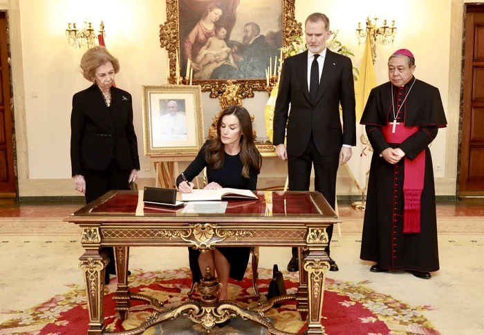 Regele Felipe, Regina Letizia și Regina Sofia Foto Profimedia (2) jpg