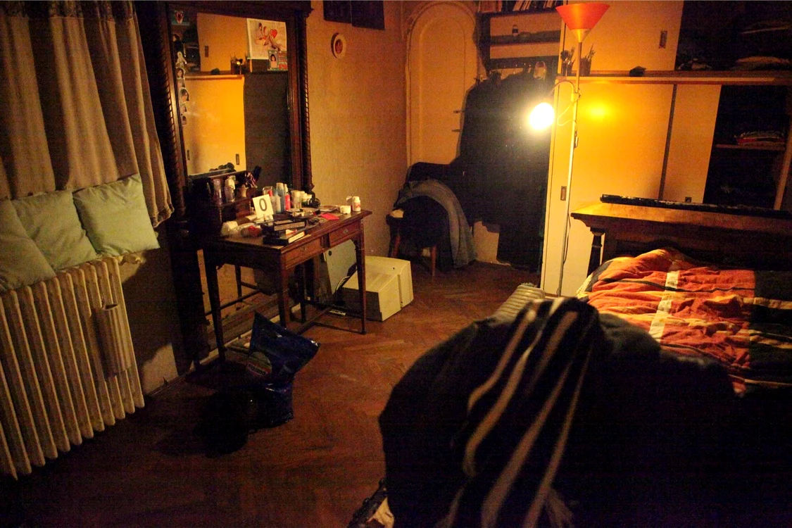 Acesta este patul din apartamentul lui Horia Moculescu