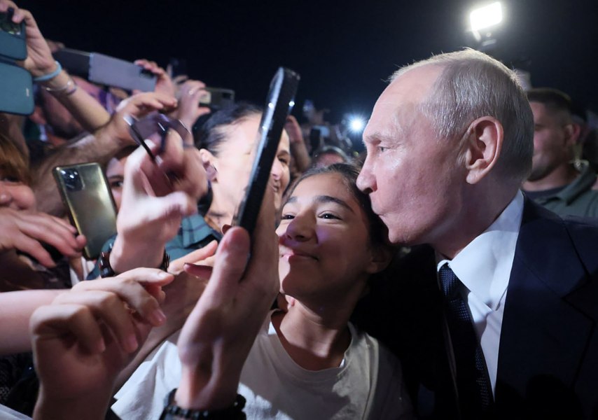 Vladimir Putin îndeamnă rusoaicele să evite avortul și să contribuie la creșterea demografică a țării