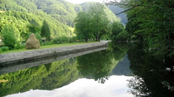 Valea Iadului un colţ de rai jpeg