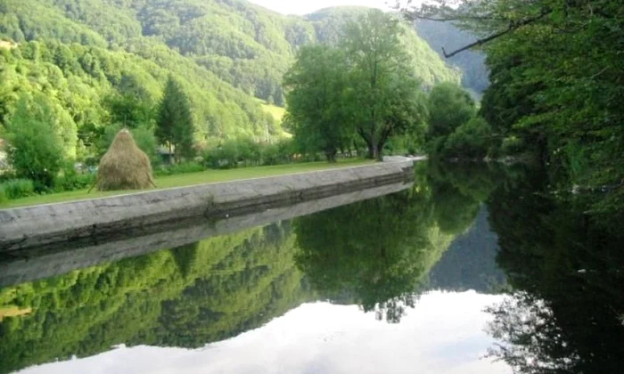 Valea Iadului    un colţ de rai jpeg