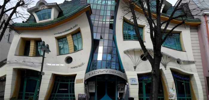 Cele mai ciudate construcţii din lume. Crooked House, o clădire construită într-un stil inovator. FOTO travelmint