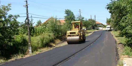 În gropi s-a turnat mixtură asfaltică