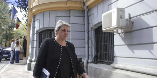 Sevil Shhaideh şi Rovana Plumb la sediul PSD FOTO Inquam Photos Octav Ganea
