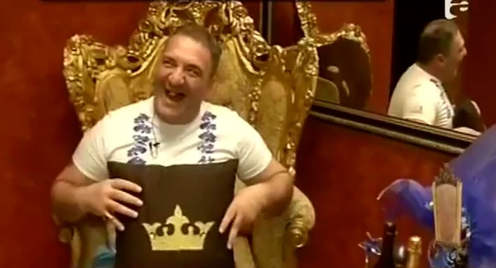 Nelson Mondialul este mândru de casa lui. (captură Antena 1)