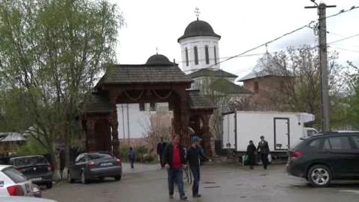 Enoriaşii s-au îmbrâncit la mici şi bere