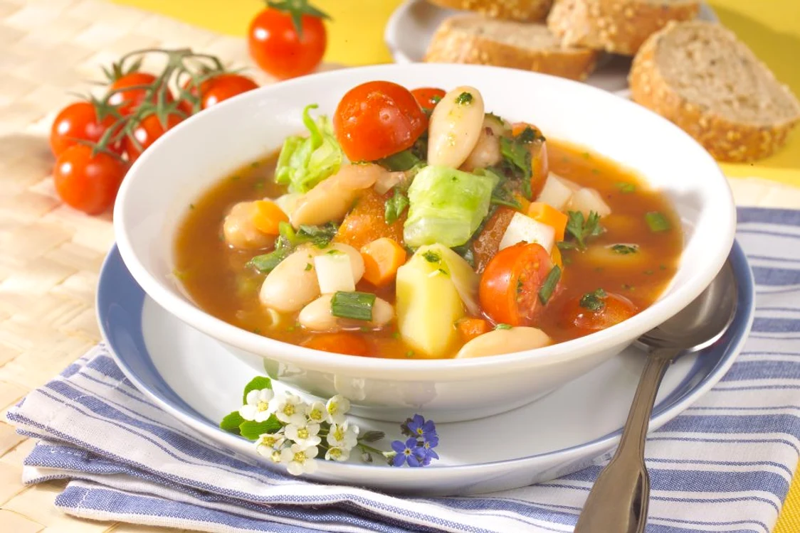 ciorba de fasole cu legume jpeg