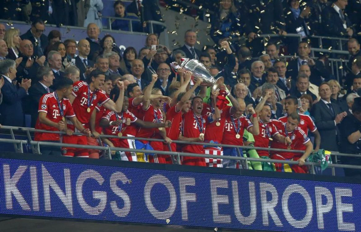 Fotbaliştii de la Bayern Munchen, cu trofeul Ligii Campionilor. (Foto: Reuters)