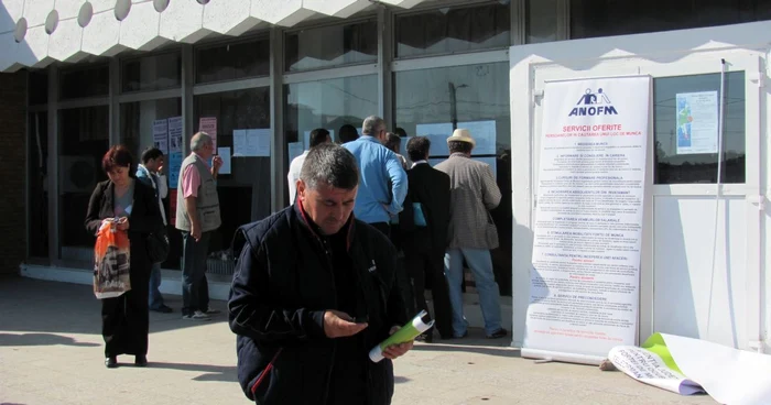 Teleormănenii aflaţi în căutarea unui loc de muncă sunt aşteptaţi la ”bursa locurilor de muncă” foto: Claudiu Dumitrache