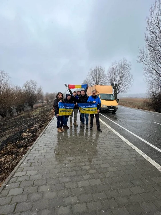 O parte din echipa de voluntari ai programului „Solidari cu Ucraina” FOTO Facebook Sebastian Burduja