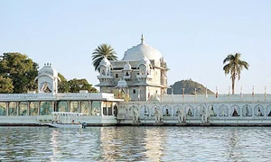 Mirii Sanjay Hinduja şi Anu Mirchandani au făcut  nunta la palatul Jagmandir jpeg