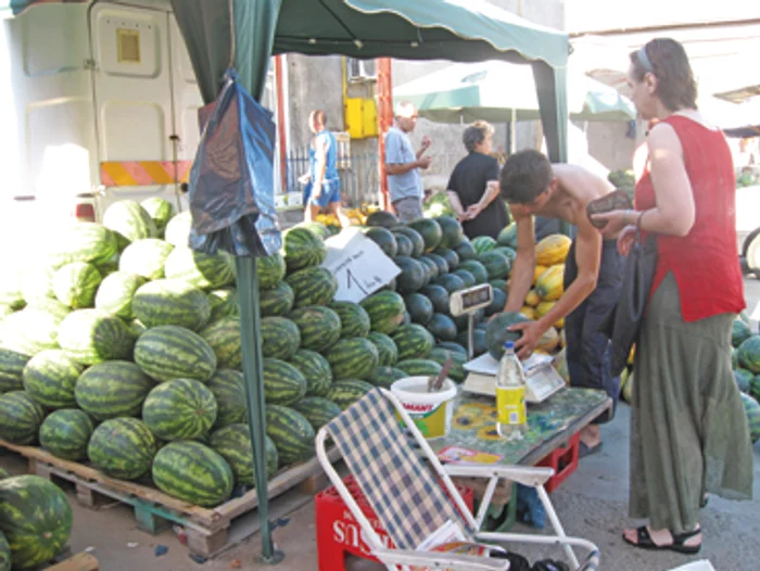 Pepenii, la mare căutare în pieţele din Slatina