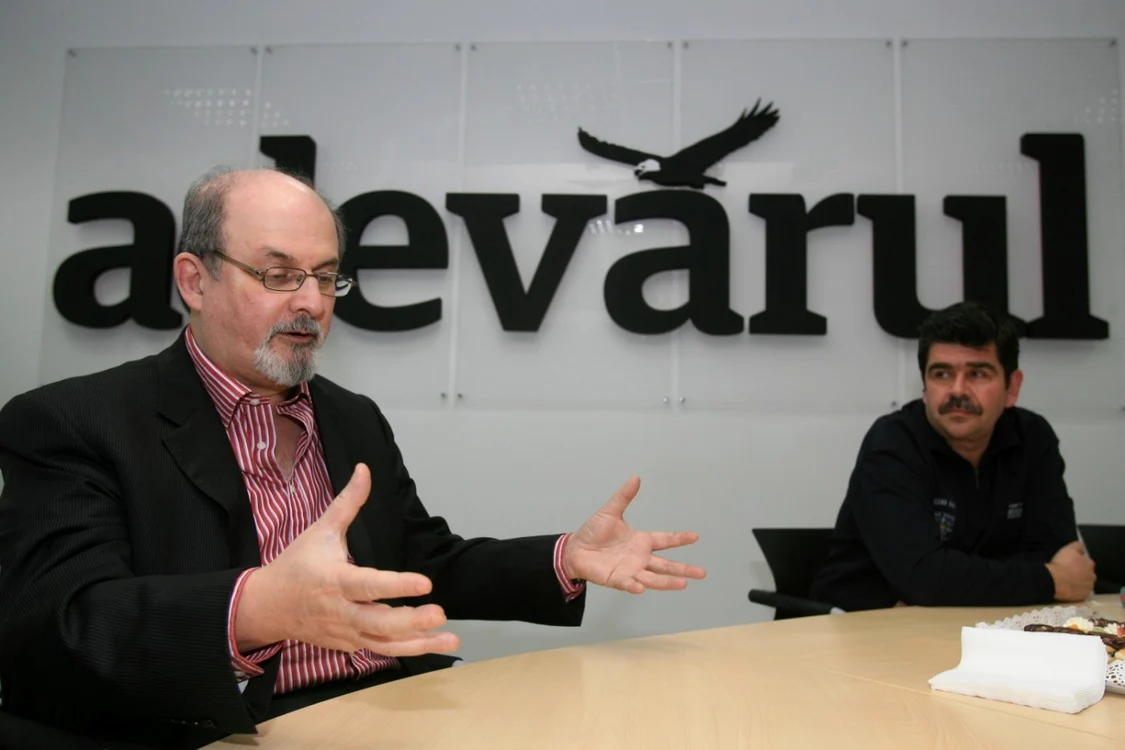 Salman Rushdie foto adevarul