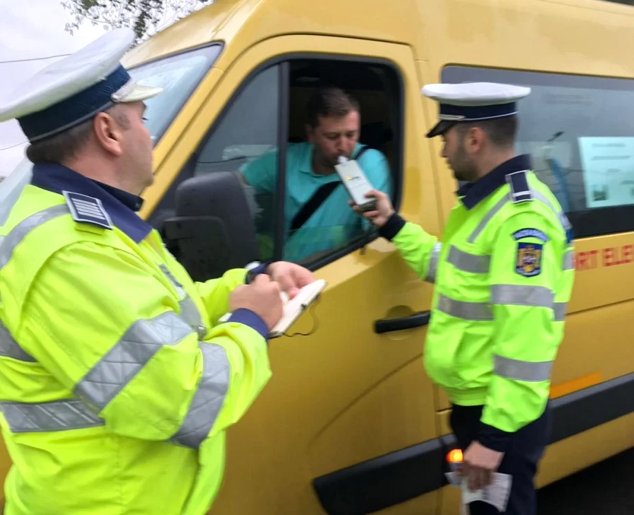 Șofer pus să sufle în alcooltest FOTO arhivă Adevărul