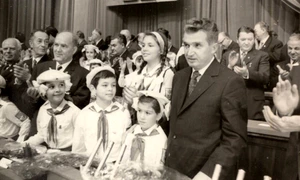 Nicolae Ceaușescu, la Congresul al XI-lea al P.C.R. (© „Fototeca online a comunismului românesc”, cota: 6/1974)