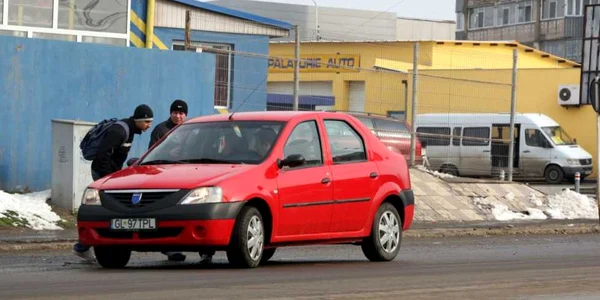 Transport ilegal pe drumul naţional Galaţi-Tecuci, FOTO: BOGDAN DIMOFTE 