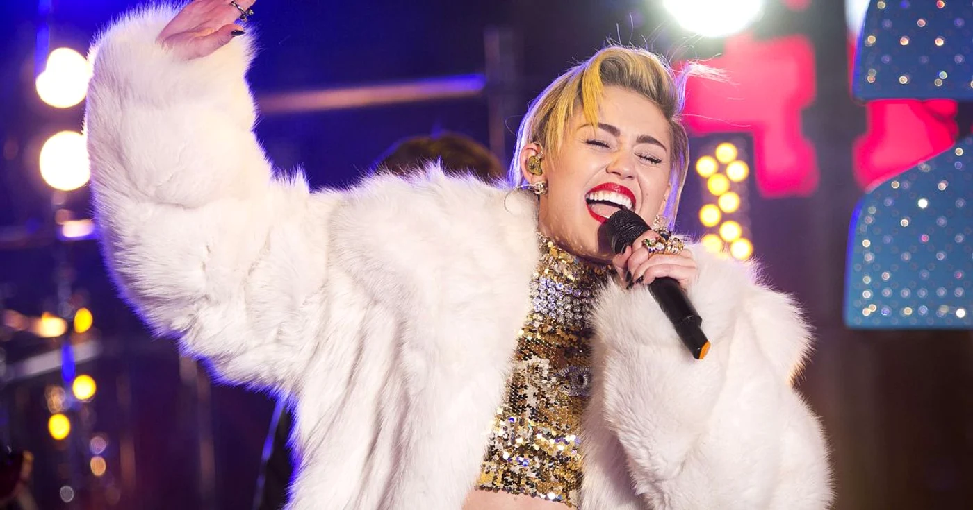 Pe 15 aprilie,
Miley Cyrus a fost spitalizată din cauza unei alergii provocate de
antibiotice şi a fost nevoită să anuleze show-ul pe care urma să
îl susţină în Kansas City FOTO Reuters