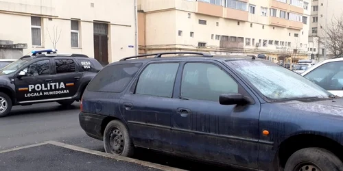 masina abandonata hunedoara foto primaria hunedoara