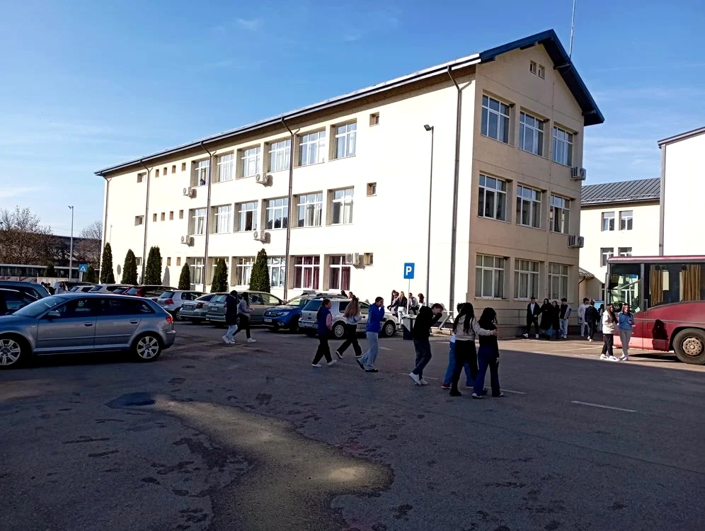 „Demostene Botez”  din Truşeşti primeşte copii  români din toată Europa
