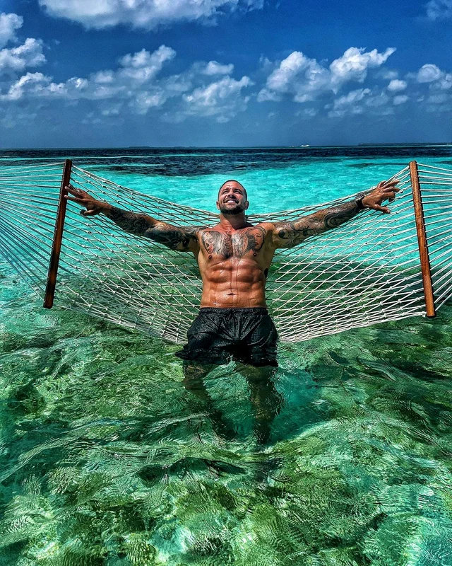 alex bodi maldive jpeg
