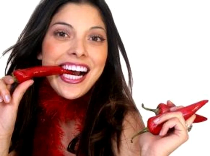 Datorită conţinutului de capsaicină, ardeiul iute actionează asupra creierului