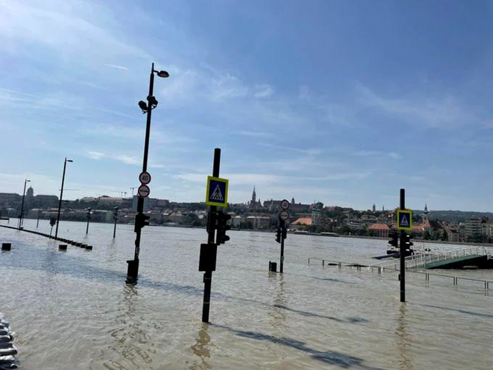 Dunărea a inundat digul din Budapesta FOTO: X