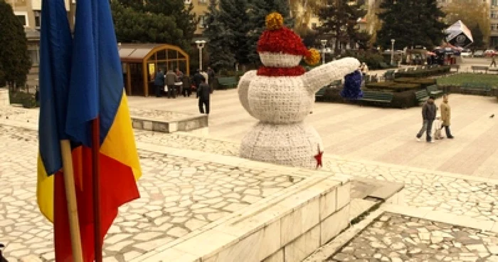 Steagurile au fost singurele obiecte care au amintit de Ziua Marii Uniri.