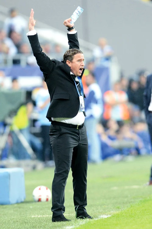 
    Reghecampf  e nedespărţit de  apa minerală şi în  Arabia SaudităFoto: Mediafax  