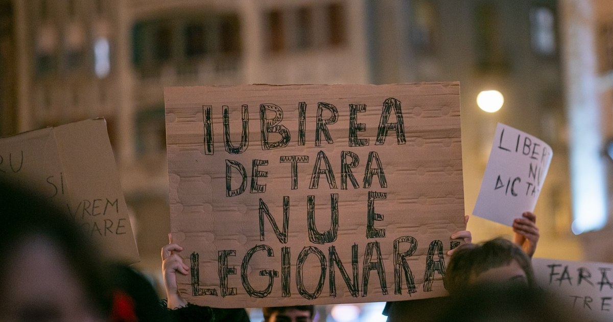 A treia seară de proteste în Capitală: contestatarii lui Georgescu în Piaţa Victoriei, susținătorii, la Universitate. S-a ieşit în stradă şi în marile oraşe