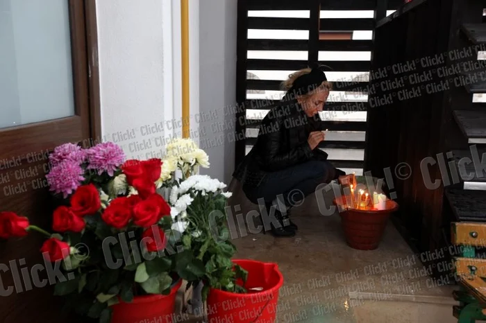 Daniela Gyorfi şi-a plâns mama şi a aprins o lumânare pentru sufletul ei la capela Sfântul Nectarie (Foto: Sever Gheorghe)