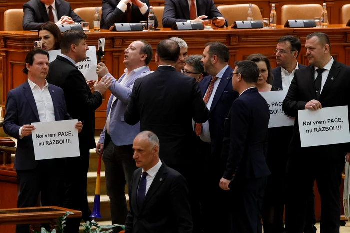Scandal în Parlament   FOTO : Inquam Photos / Mălina Norocea