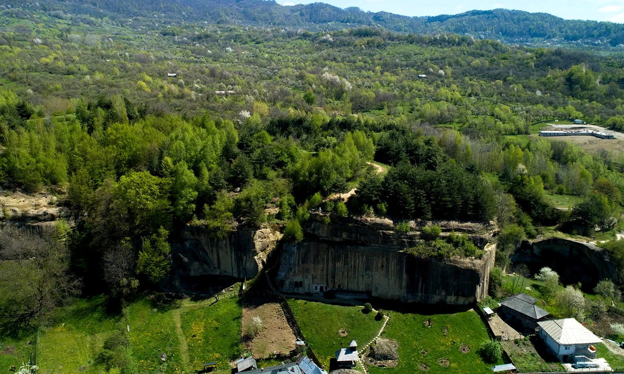 Mănăstirea Corbii de Piatră. Foto: arhiva.