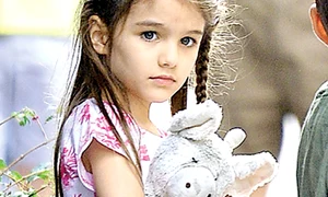 Suri Cruise,  de 6 ani, o victimă în  războiul părinţilor jpeg