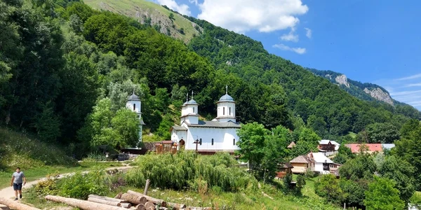 Mănăstirea Pătrunsa din Parcul Naţional Buila Vânturariţa judeţul Vâlcea Foto Adevărul - credit Eduard Bontea