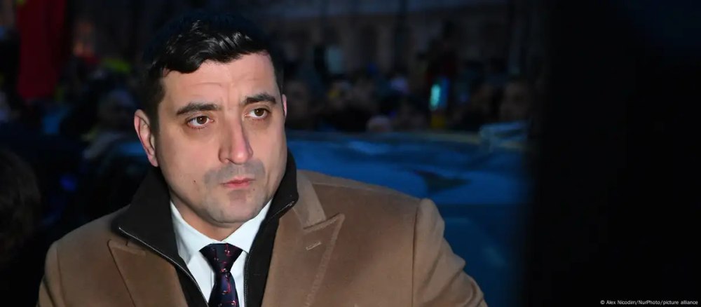 CCR: Șoșoacă vs. Simion. Cui folosește dubla măsură