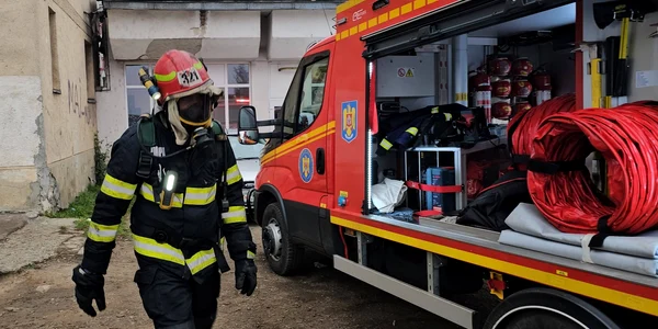 Incendiu bloc botosani ISU BOTOSANI3 jpg
