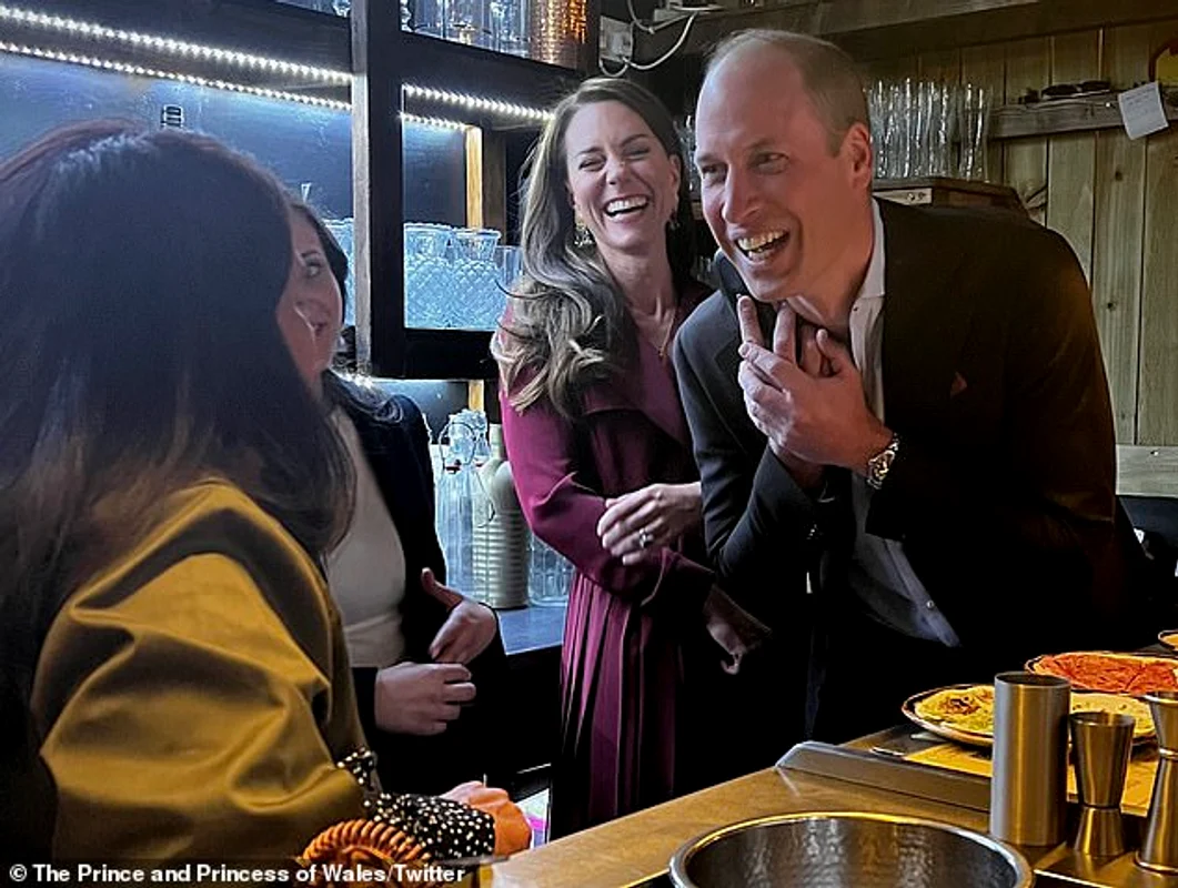 William a făcut o rezervare ca la carte la un restaurant indian