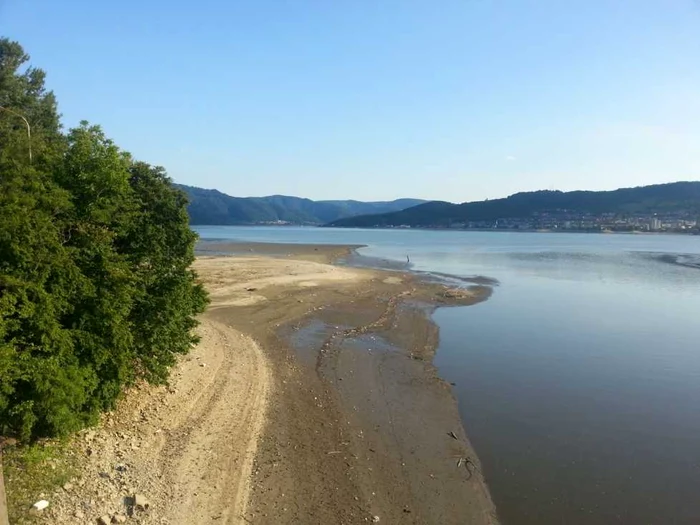 Seceta din vara anului trecut a secat lacul de acumulare de la Porţile de Fier   FOTO Corina Macavei