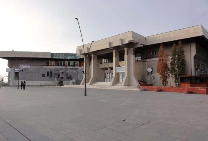 Spectacolul va avea loc pe scena Casei de Cultură a Sindicatelor din municipiul Slatina...