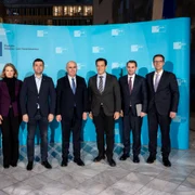 radu miruță în blugi jpg