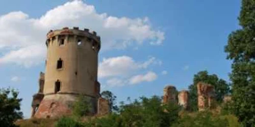 Satu Mare: Cetatea din Ardud şi castelul Karoly din Carei incluse în două programe de restaurare
