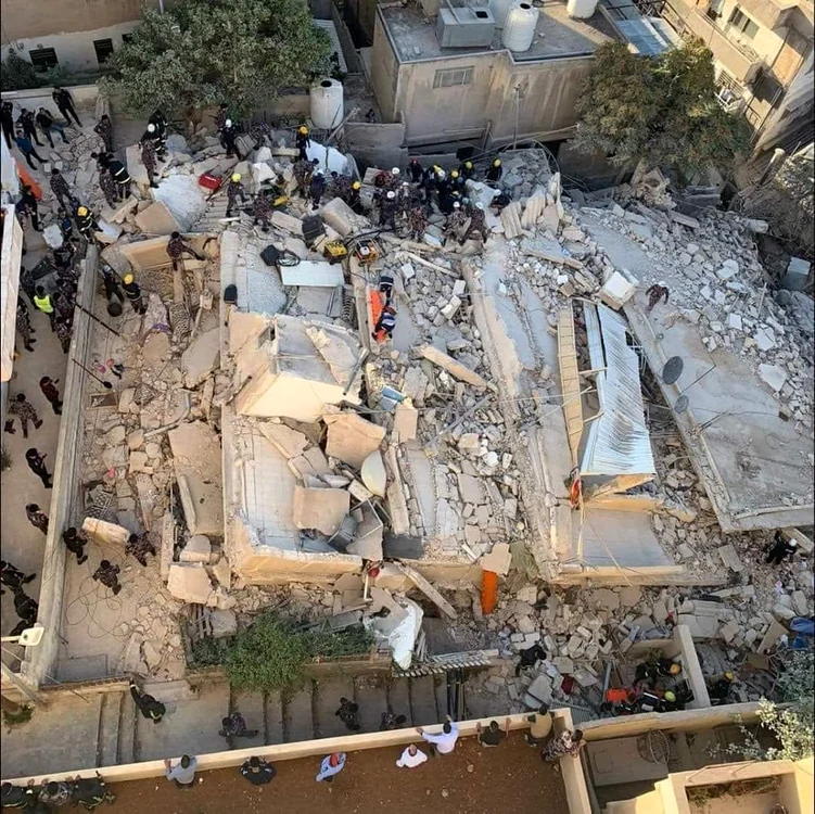 Cinci morţi şi 14 răniţi în prăbuşirea unei clădiri la Amman FOTO Twitter