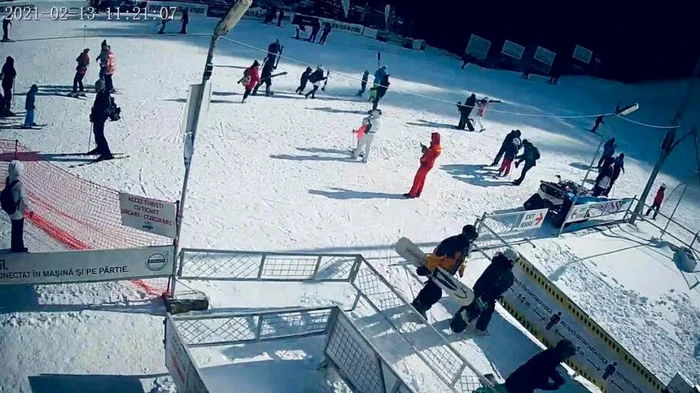 Administraţia domeniului schiabil din staţiune anunţă că nu le recomandă turiştilor să cumpere online cartele pentru aceste instalaţii atunci când au fost emise alerte meteo Foto: Facebook